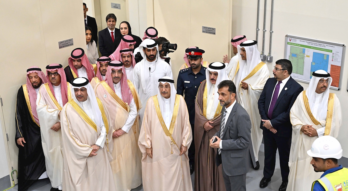 معالي الشيخ خالد بن عبد الله يفتتح محطتي نقل الكهرباء وتوزيع المياه في مدينة الحد الإسكانية بكلفة تفوق 85 مليون دولار