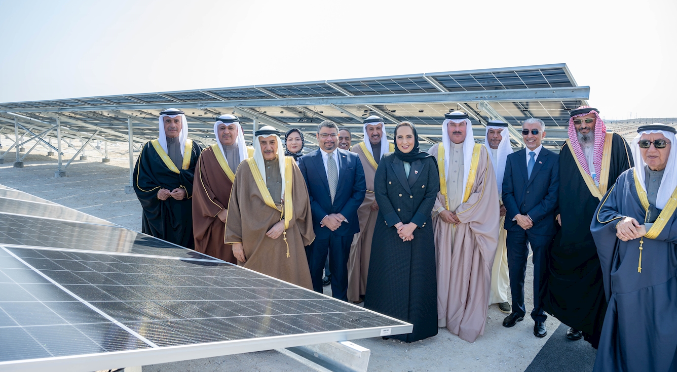 Deputy Prime Minister lays foundation stone for Al Dur Solar Power Plant Project