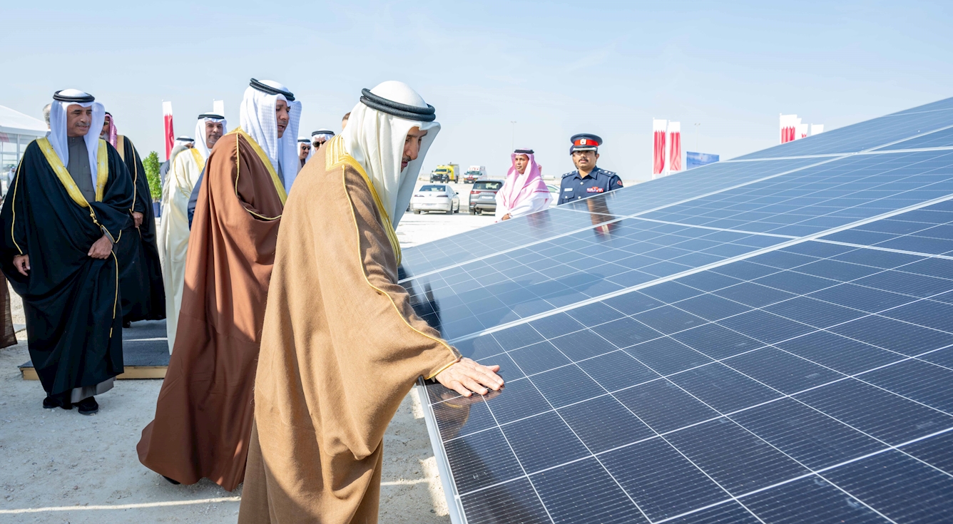 Deputy Prime Minister lays foundation stone for Al Dur Solar Power Plant Project