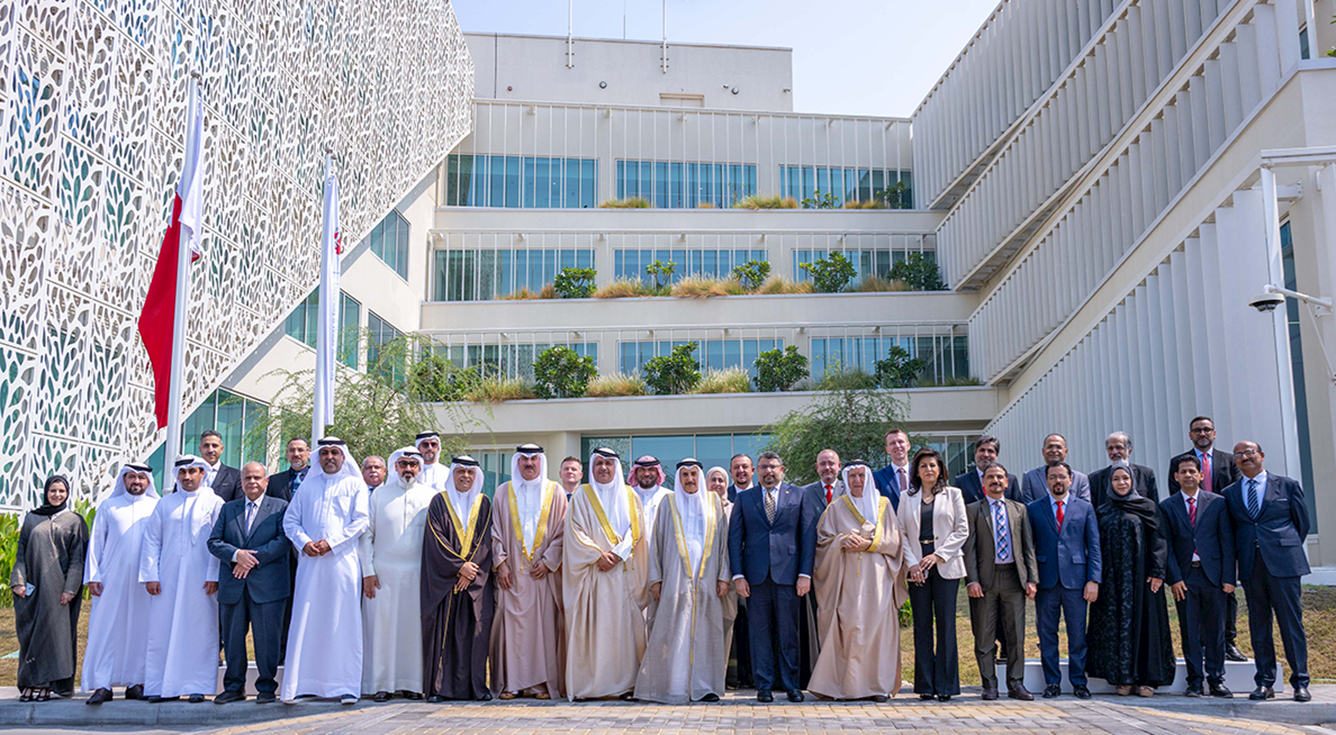 زيارة صاحب المعالي الشيخ خالد بن عبد الله آل خليفة، نائب رئيس مجلس الوزراء، إلى مركز التحكم التابع لهيئة الكهرباء والماء