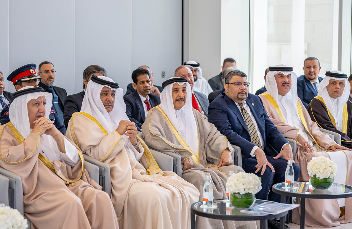 Deputy Prime Minister visits EWA Control Centre