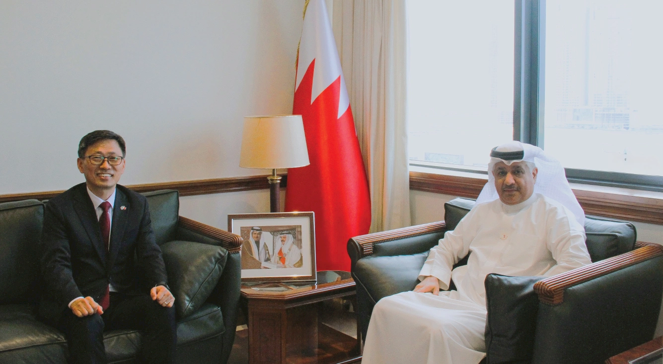 رئيس هيئة الكهرباء والماء يستقبل سفير جمهورية كوريا لدى مملكة البحرين