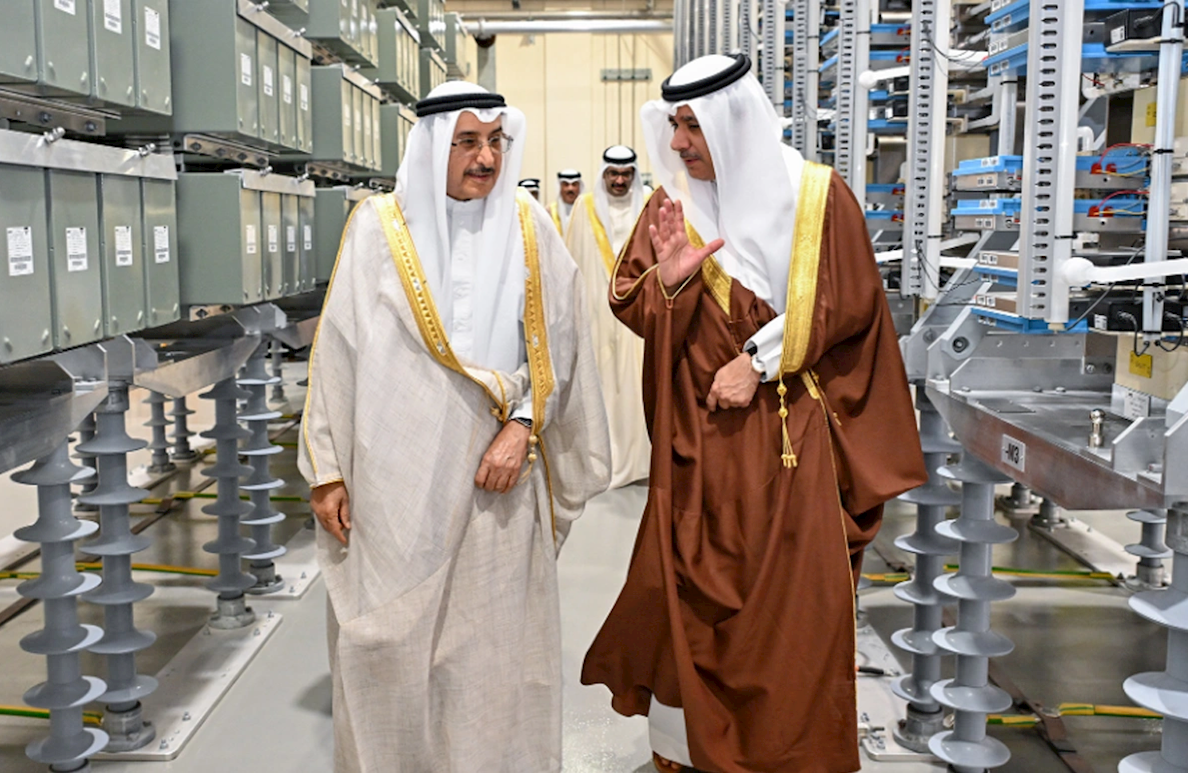 تزامناً مع الاحتفال باليوبيل الفضي لذكرى تولي جلالة الملك المعظم مقاليد الحكم.. الشيخ خالد بن عبد الله يفتتح محطة الرفاع لمعاوضة القدرة التفاعلية تعزيزاً لكفاءة شبكة الكهرباء