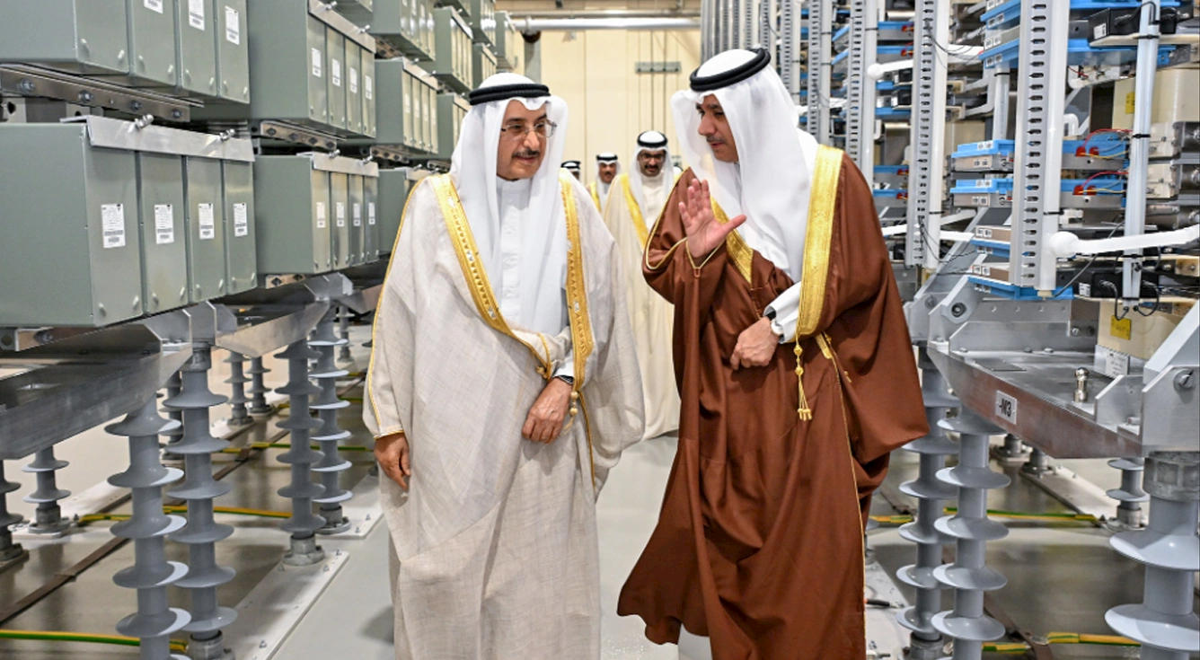 تزامناً مع الاحتفال باليوبيل الفضي لذكرى تولي جلالة الملك المعظم مقاليد الحكم.. الشيخ خالد بن عبد الله يفتتح محطة الرفاع لمعاوضة القدرة التفاعلية تعزيزاً لكفاءة شبكة الكهرباء