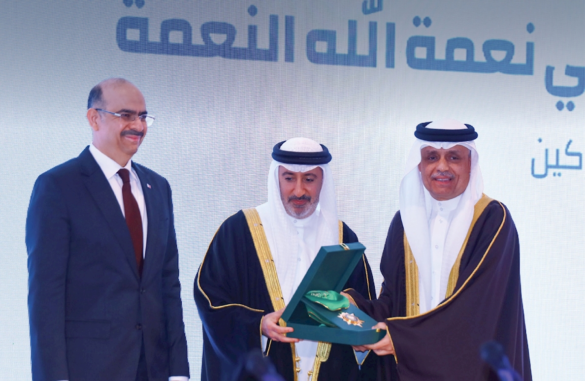 EWA President Congratulates Vice President Ali Al Nemah on Receiving the GCC Civil Service Medal