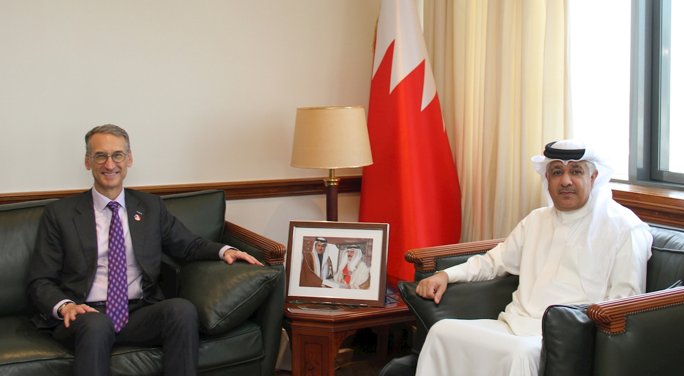 رئيس هيئة الكهرباء والماء يستقبل سفير الولايات المتحدة الأمريكية لدى مملكة البحرين