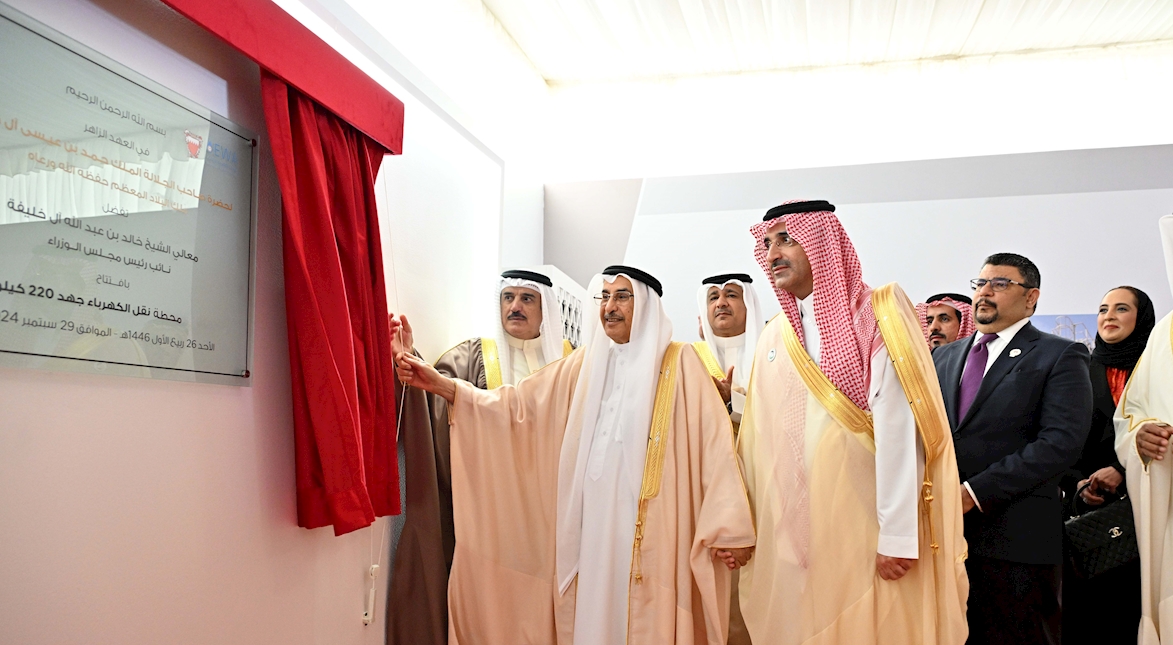 H.E. Sheikh Khalid bin Abdullah Al Khalifa inaugurates the Power Transmission and Water Distribution Stations in East Hidd Housing Project.