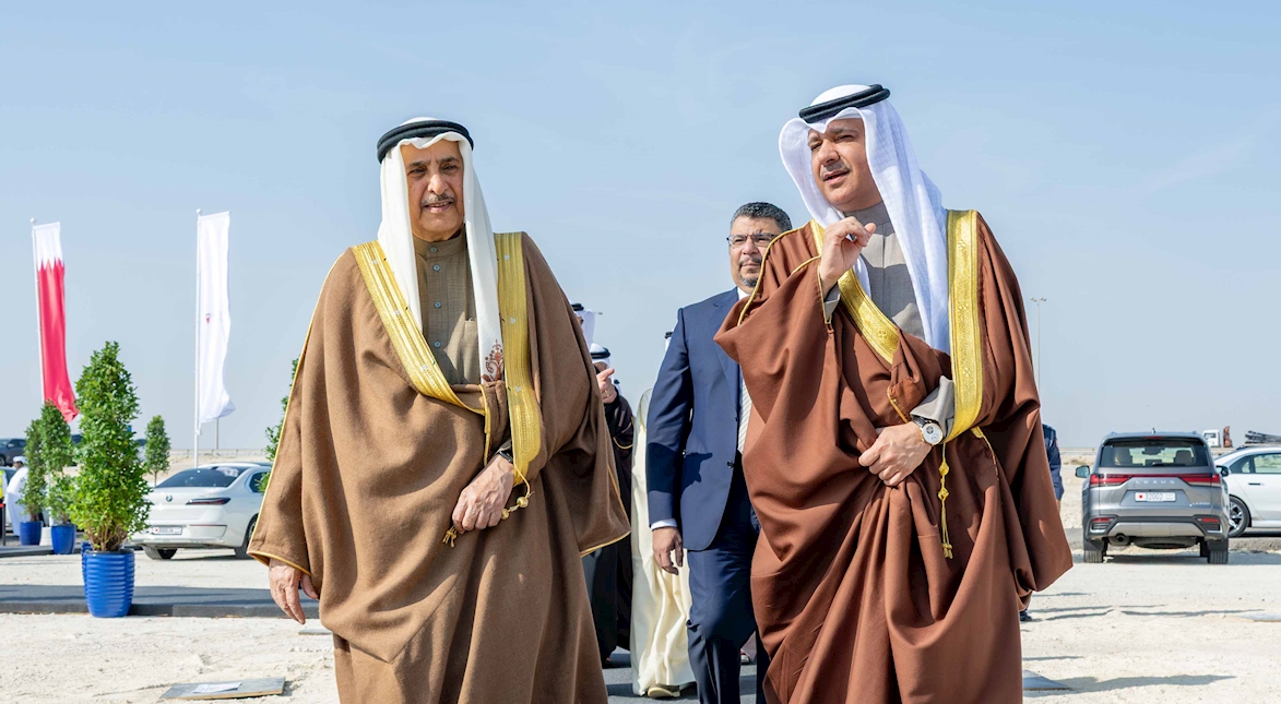 Deputy Prime Minister lays foundation stone for Al Dur Solar Power Plant 